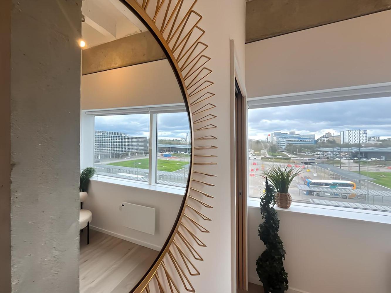 1Br Luxury Flat At Train Station - Long Stays Welcome - Just Ask Milton Keynes Eksteriør billede