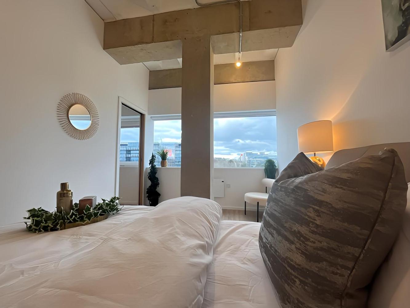 1Br Luxury Flat At Train Station - Long Stays Welcome - Just Ask Milton Keynes Eksteriør billede