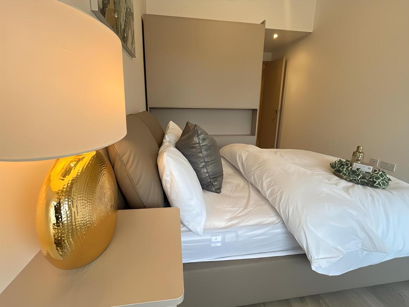 1Br Luxury Flat At Train Station - Long Stays Welcome - Just Ask Milton Keynes Eksteriør billede