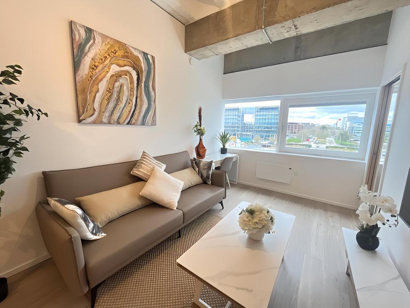 1Br Luxury Flat At Train Station - Long Stays Welcome - Just Ask Milton Keynes Eksteriør billede